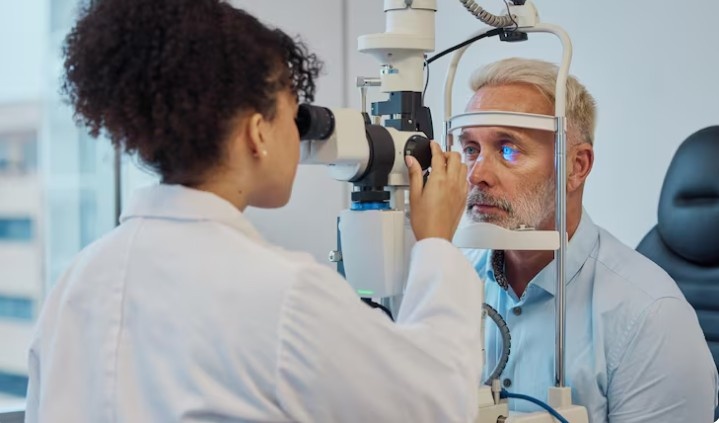 Who is Considered the Best Eye Specialist in Vaishali for Comprehensive Eye Care?